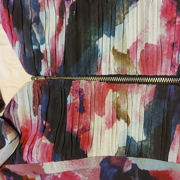 Guess halter dress - Picture 3 of 6